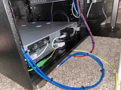 ../../_images/03_ups_rear.400x300.25.jpg