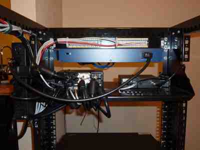 ../../_images/05-rear-kvm.400x300.25.jpg