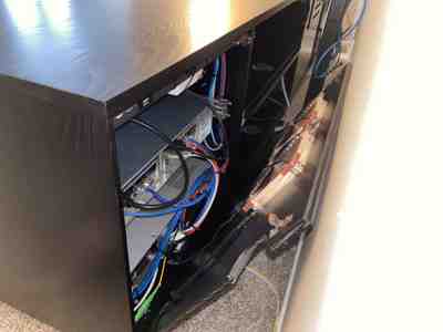 ../../_images/07_server_rear.400x300.25.jpg