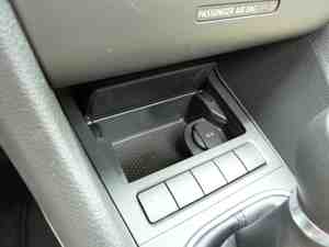 _images/08-center-console-nook-open.300x225.25.jpg