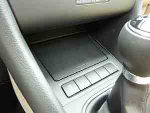 _images/09-center-console-nook.300x225.25.jpg