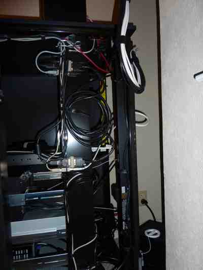 ../../_images/09-wired-to-desk.400x533.25.jpg