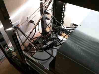 ../../_images/11-ups-power-connected.400x300.25.jpg