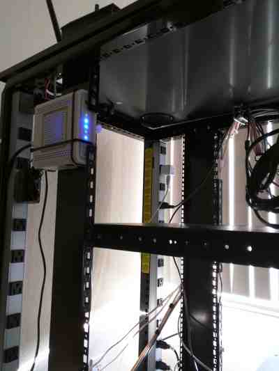 ../../_images/13-dropcam-power.400x533.25.jpg