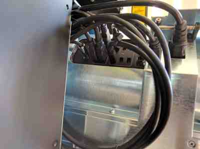 ../../_images/14-mac-pro-cables.400x299.25.jpg