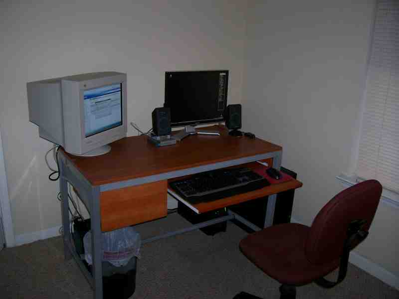 ../../_images/desk-2007-07-29-home-austin.800x600.25.jpg