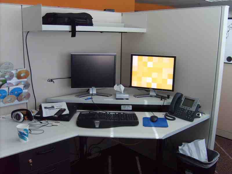 ../../_images/desk-2009-03-05-work-symantec.800x600.25.jpg