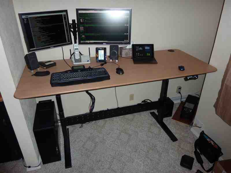 ../../_images/desk-2011-06-20-home-austin.800x600.25.jpeg
