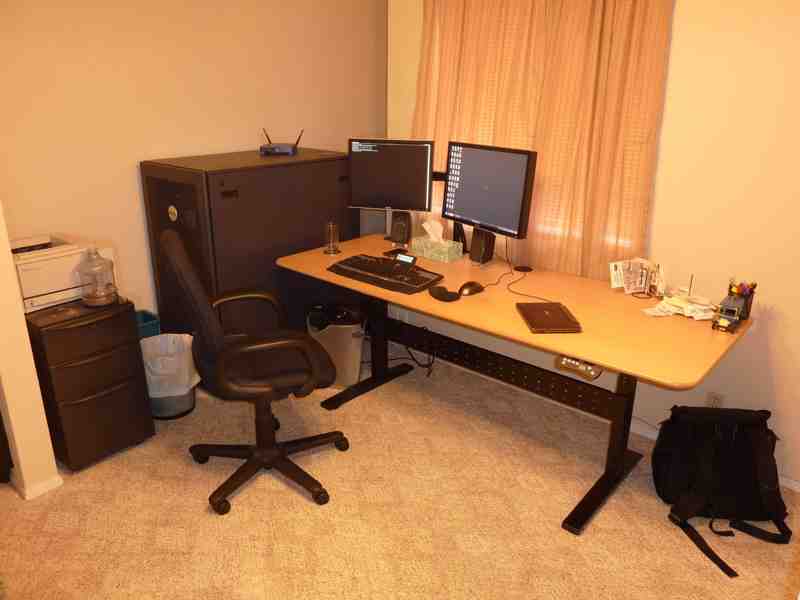 ../../_images/desk-2012-05-05-home-austin.800x600.25.jpeg