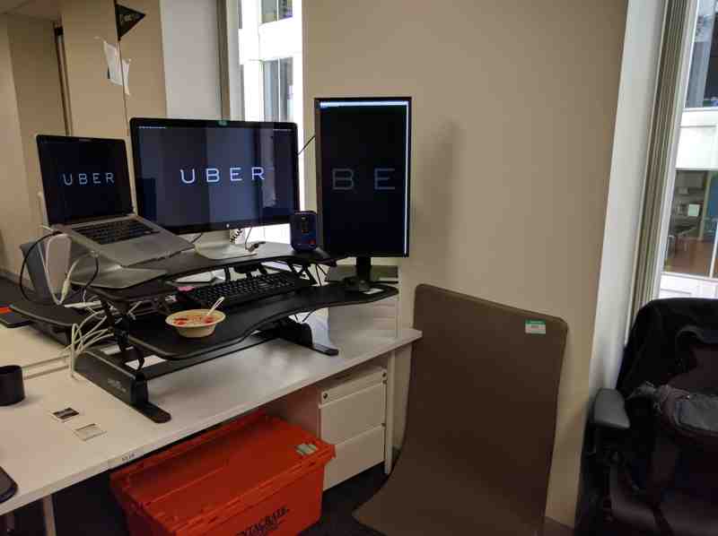 ../../_images/desk-2016-06-01-work-uber.800x598.25.jpg
