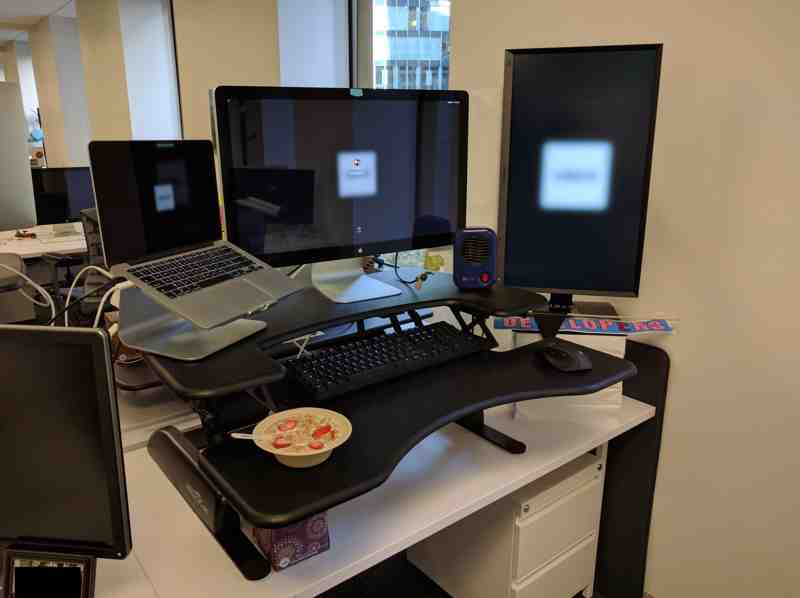 ../../_images/desk-2016-10-18-work-uber.800x598.25.jpg