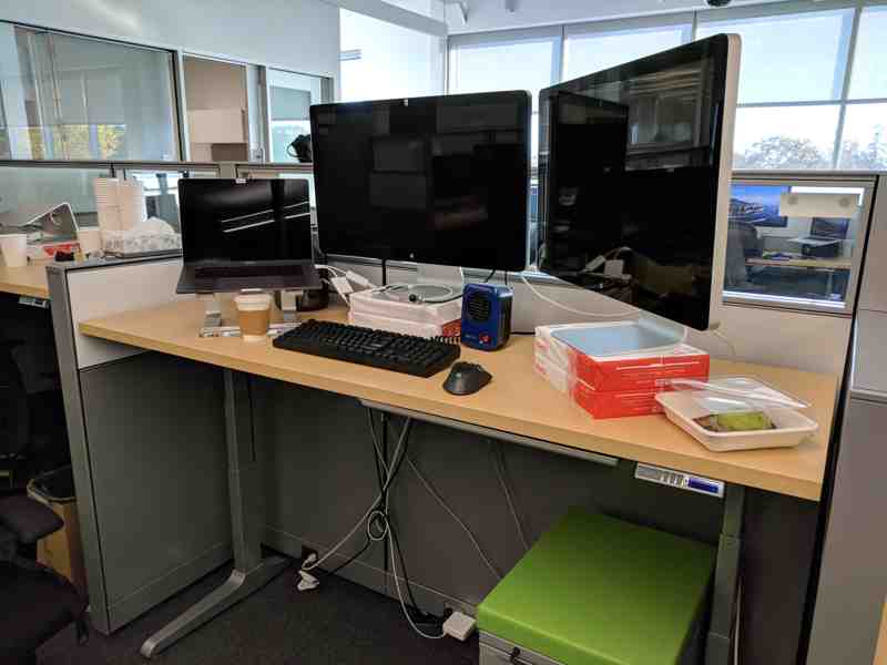 ../../_images/desk-2017-12-08-work-apple.800x600.25.jpg