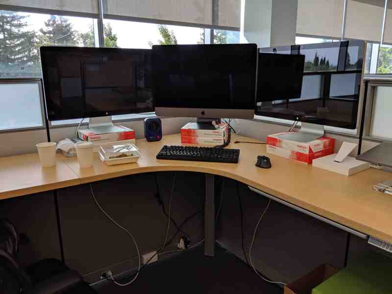 ../../_images/desk-2019-05-29-work-apple.800x600.25.jpg