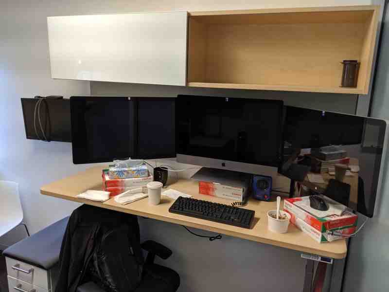 ../../_images/desk-2019-10-16-work-apple.800x600.25.jpg