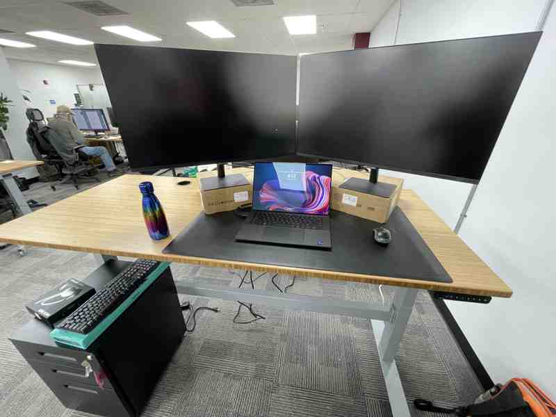 ../../_images/desk-2023-02-08-work-coke.800x600.25.jpg