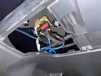 ../../_images/install-inner-wiring-passenger-done.400x300.25.jpg