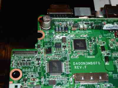 _images/lapdock500_teardown_16_controller_cable-removed.400x300.25.jpg